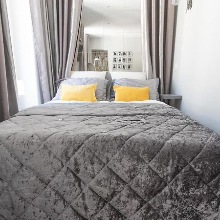 Le Petit Prince- Studio Cosy 2 Pers -Metro Valmy ลียง ภายนอก รูปภาพ
